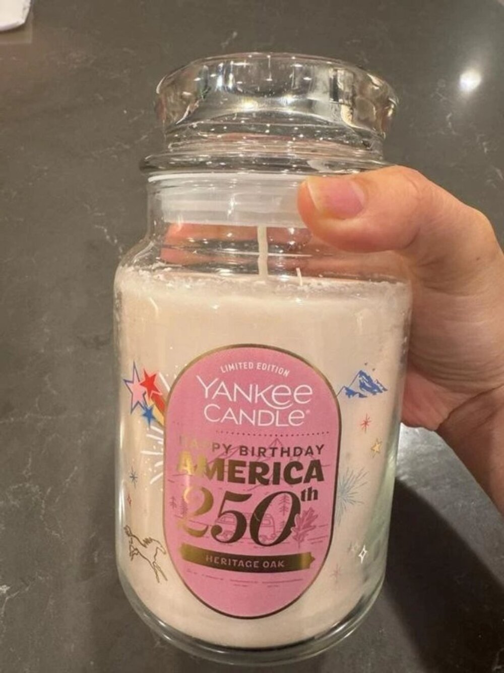 YANKEE CANDLE Heritage Oak HAPPY BIRTHDAY AMERICA 250TH 22oz Jar Candle